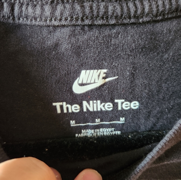 The Nike Tee Size Medium - Picture 4 of 4